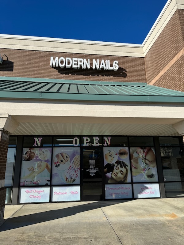 Modern Nails logo