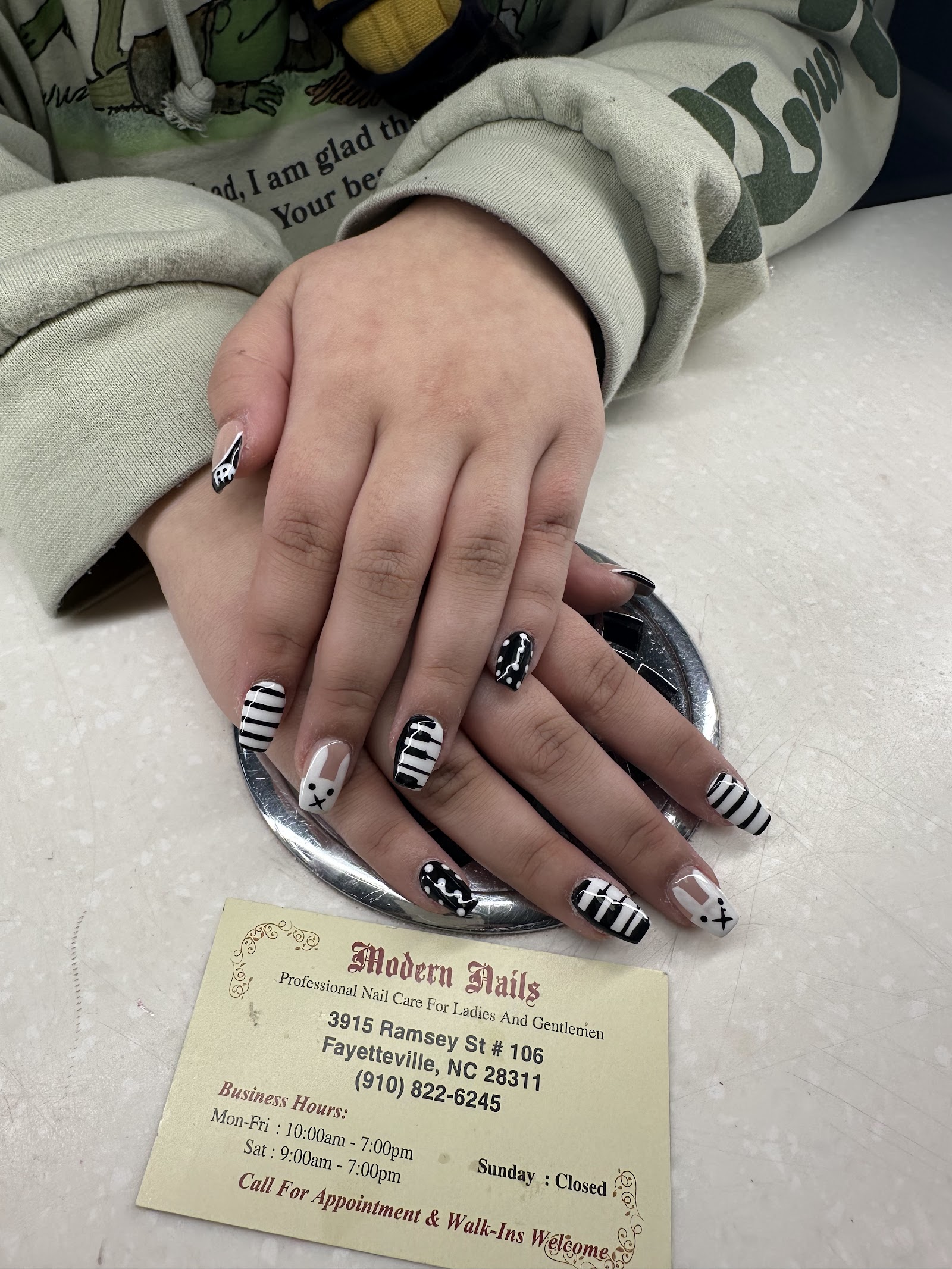 Modern Nails nail photo 6